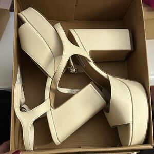 Steve Madden Ivory Footwear